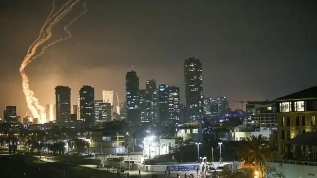 মধ্যপ্রাচ্যে মহাযুদ্ধের দামামা: ইরানজুড়ে যুক্তরাষ্ট্র ও ইসরায়েলের ভয়াবহ যৌথ হামলা