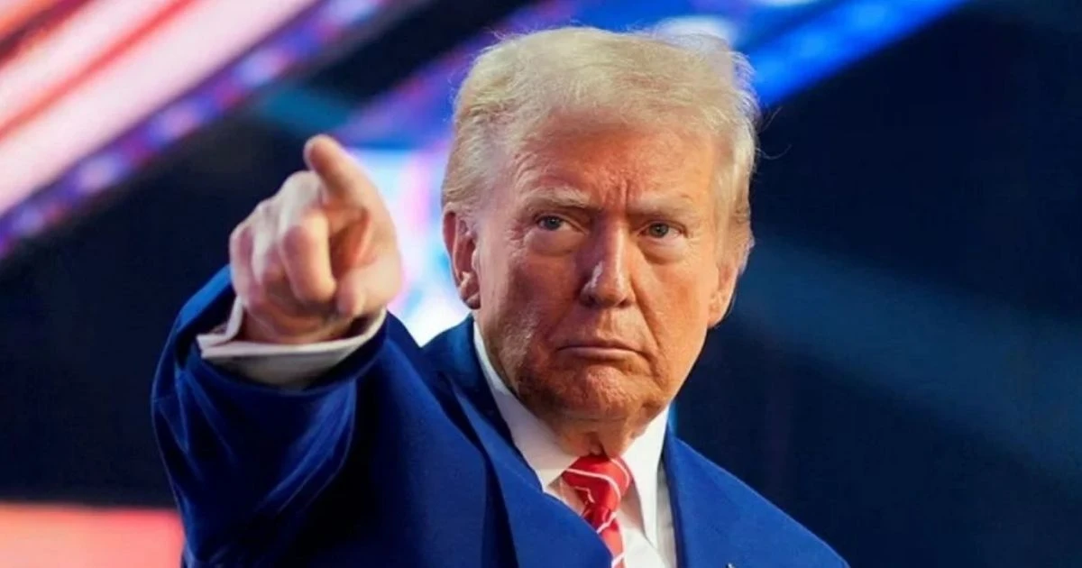 ‘শান্তি দূত’ থেকে ‘যুদ্ধবাজ’: ট্রাম্পের নির্দেশে ইরানে ভয়াবহ যৌথ হামলা, লক্ষ্য সরকার পতন